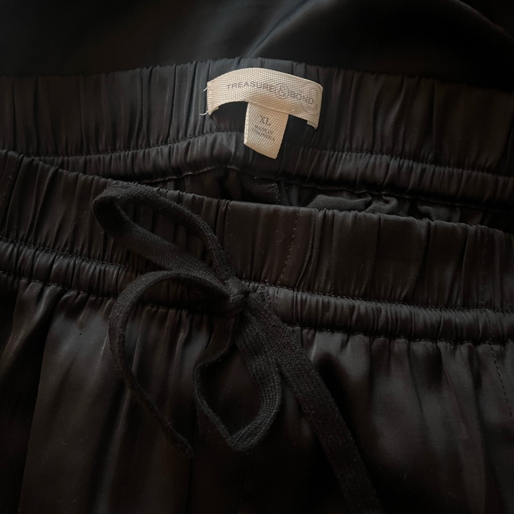 Treasure & Bond Satin Drawstring Joggers in Black